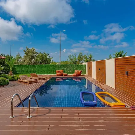 וילה Near By The Land Of Legends , Luxury Spartacus