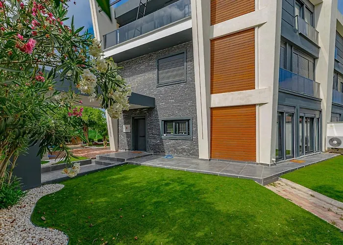 Near By The Land Of Legends , Luxury Spartacus 贝莱克